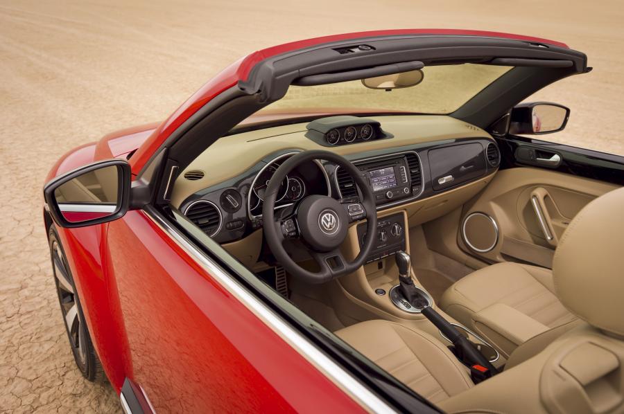  Volkswagen Beetle Cabriolet 2012 года  (фото 3 из 107)
